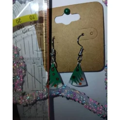 Weihnachtliche Ohrringe mit Tannenbaum Motiv Anhänger – Handgemacht aus Schrumpffolie