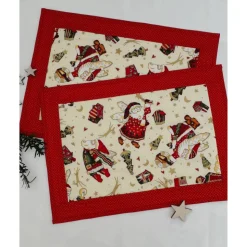 Weihnachtliche Platzsets mit fliegenden Weihnachtsmännern in Beige -Rot