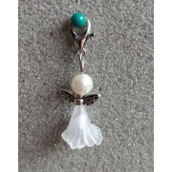 Weihnachtlicher Holzstern Anhänger mit Perlenengel – Unikate Deko für Baum & Fenster