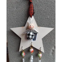 Weihnachtlicher Holzstern Anhänger mit Perlenengel – Unikate Deko für Baum & Fenster