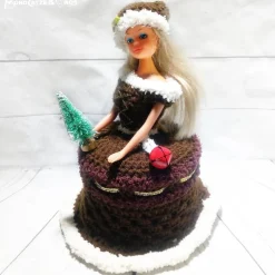 Weihnachts - Frau , Chrissie Christmas, braunes Kleid,Puppe, Klorollenhut, Klopapierhut, gehäkelt 6