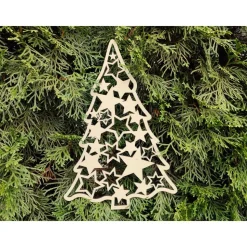 Weihnachtsbaum mit Sternmuster aus Holz