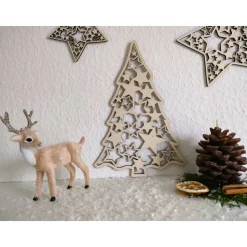 Weihnachtsbaum mit Sternmuster aus Holz