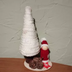 Weihnachtsbaum Tischdeko – Handgemachte weihnachtliche Tischdekoration mit Holzpüppchen & Lärchenzapfen