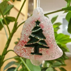 Weihnachtsbaumanhänger in Glockenoptik