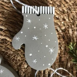 Weihnachtsbaumschmuck, Geschenkanhänger aus Beton, Set mit 6 st, grau mit weiß handbemalt