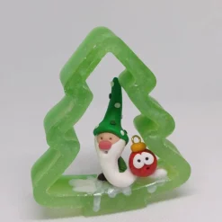 Weihnachtsdeko apfelgrün und rot Tanne mit Wichtel- aus epoxidharz und Polymer Clay