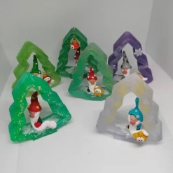 Weihnachtsdeko apfelgrün und rot Tanne mit Wichtel- aus epoxidharz und Polymer Clay