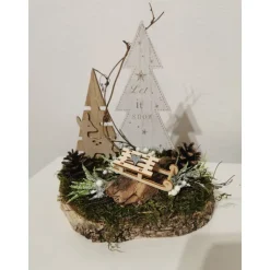 Weihnachtsdeko auf Baumscheibe