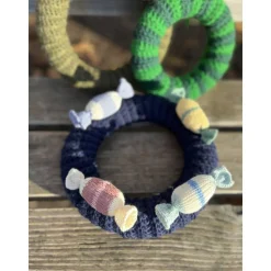 Weihnachtsdeko Bonbon gestrickt Christbaumschmuck Anhänger Geschenkanhänger aus Baumwolle rosa blau gelb grau