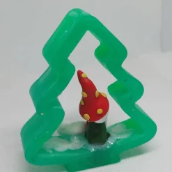 Weihnachtsdeko grün und rot Tanne mit Wichtel- aus epoxidharz und Polymer Clay