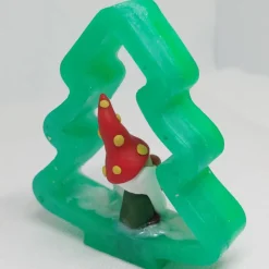 Weihnachtsdeko grün und rot Tanne mit Wichtel- aus epoxidharz und Polymer Clay