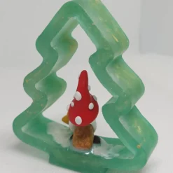 Weihnachtsdeko mintgrün und rot Tanne mit Wichtel- aus epoxidharz und Polymer Clay