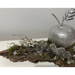 Weihnachtsdeko Weihnachtsgesteck mit einem Apfel