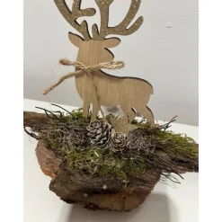 Weihnachtsdeko Weihnachtsgesteck mit einem Hirsch