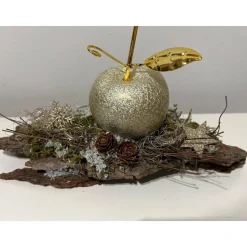 Weihnachtsdeko Weihnachtsgesteck mit einem Apfel