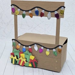 Weihnachts-Geschenkbox "Wichtel-Elf & Gaben" | Handgemachte Verpackung mit Lichterkette und abnehmbarem Elf-Anhänger