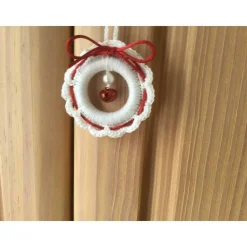 Weihnachts-Häkelkränzchen in weiß-rot handgehäkelt von Hobbyhaus