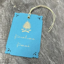 Weihnachtskarte „Frohes Fest“ mit Geschenkanhänger