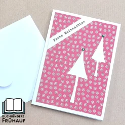 Weihnachtskarte Rot Weiß Tannenbäume