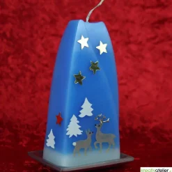 Weihnachtskerze personalisierbar – Doppelbogen-Kerze blau mit Waldtieren, handgegossen perfekte Winterdeko