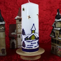 Weihnachtskerze personalisierbar – weiße Kerze mit Weihnachtsdorf, ideal als Weihnachtsgeschenk oder Adventsdeko