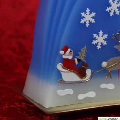 Weihnachtskerze personalisierbar – Kuppelmotiv-Kerze mit Rentier und Weihnachtsmann, handgegossen, ideal als Geschenk