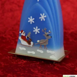 Weihnachtskerze personalisierbar – Kuppelmotiv-Kerze mit Rentier und Weihnachtsmann, handgegossen, ideal als Geschenk