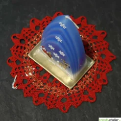 Weihnachtskerze personalisierbar – Kuppelmotiv-Kerze mit Rentier und Weihnachtsmann, handgegossen, ideal als Geschenk