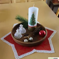 Weihnachtskerze personalisierbar – Kerze mit Tannenbaum und goldenen Sternen, handverziert