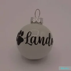 Weihnachtskugel aus Glas mit Namen beschriftet