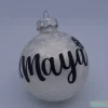 Weihnachtskugel aus Glas mit Namen beschriftet