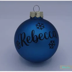 Weihnachtskugel aus Glas mit Namen beschriftet