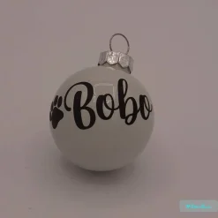 Weihnachtskugel aus Glas mit Namen beschriftet