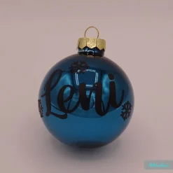 Weihnachtskugel aus Glas mit Namen beschriftet