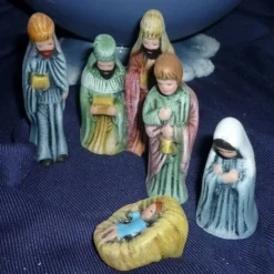 Weihnachtskugel mit Krippe zum hängen oder stellen. Maria ,Joseph,Christkind,Heilige 3 Könige