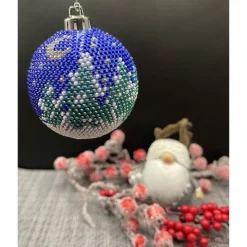 Weihnachtskugeln/Weihnachtsbaumschmuck / Christbaumschmuck gehäkelt mit Baumwollgarn und kleinen Glasperlen