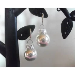 Weihnachtskugel-Ohrringe, Christbaumkugeln, Weihnachtskugeln, Ohrringe silber Milchglas