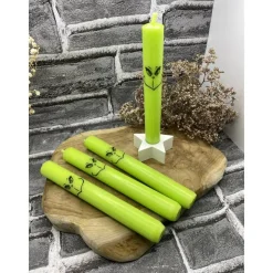 Weihnachtsmuffel Kerze | Grün mit Wasserschiebefolie | Stabkerze