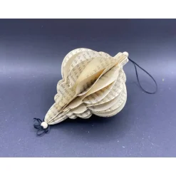 Weihnachtsschmuck aus Papier alte Buchseiten Upcycling Wabenoptik Christbaumschmuck