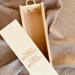 Weinbox mit Gravur | Weinkiste Geschenk individuell gestalten | Weinbox als Hochzeitsgeschenk | Weinpräsent Holzoptik