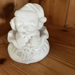 Welpe mit Weihnachtsmütze im Sack ca. 10cm- Bolonka / Pudel Gipsfigur zum Anmalen