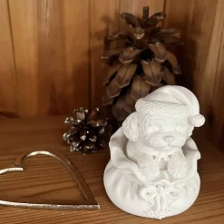 Welpe mit Weihnachtsmütze im Sack ca. 10cm- Bolonka / Pudel Gipsfigur zum Anmalen