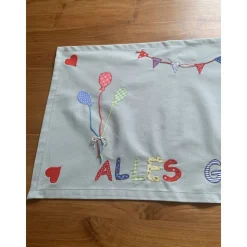 Wertiger Tischläufer *Alles Gute...* für den Geburtstagstisch mit zahlreichen bunten Applikationen, blau-grau, 45x140cm