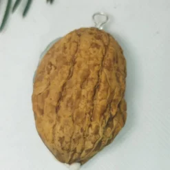 Wichtel in Walnussschale – Christbaumschmuck aus Polymer Clay