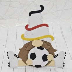 Wichtelbox Fußballfieber – Geschenkbox im Fußball-Design mit Wichtel-Figur