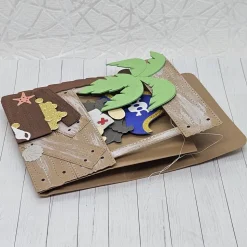 Wichtelbox „Pirat“ – Handgefertigte Geschenkbox mit Schatzinsel-Motiv und abnehmbarem Piraten-Wichtel