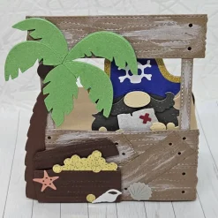 Wichtelbox „Pirat“ – Handgefertigte Geschenkbox mit Schatzinsel-Motiv und abnehmbarem Piraten-Wichtel