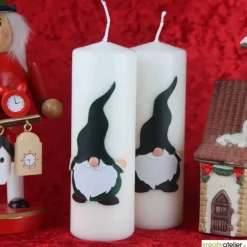 Wichtelkerze in elfenbein, Stumpenkerze mit Weihnachtswichtel, personalisierbar, Wichtelgeschenk