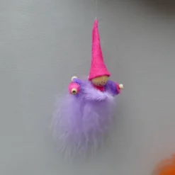 Wichtel-Zwerg auf Feder, Geschenk Geburt, Taufe, Frühlings-Deko